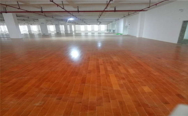 室內(nèi)籃球館運(yùn)動木地板正確保養(yǎng)技巧