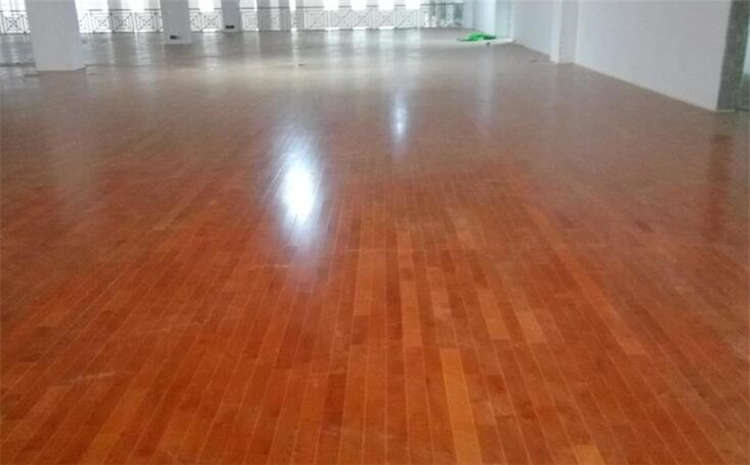 體育館木地板如何打磨上漆？