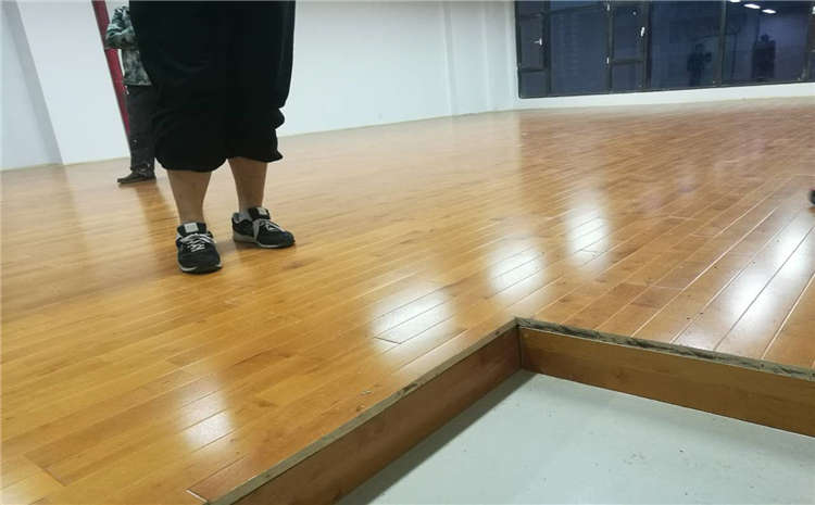 體育木地板如何翻新？