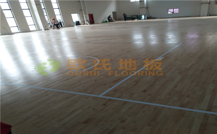 冮蘇宿遷項(xiàng)里學(xué)?；@球館木地板案例—?dú)W氏運(yùn)動(dòng)木地板廠家