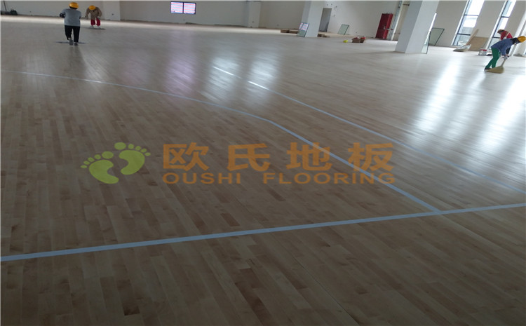 冮蘇宿遷項(xiàng)里學(xué)?；@球館木地板案例—?dú)W氏運(yùn)動(dòng)木地板廠家
