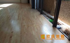 學(xué)?；@球場木地板價格是多少
